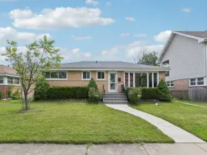 121 4th Street Libertyville IL 60048 MLS #MRD12501467 62 broker reciprocity