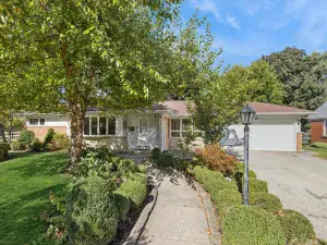 1247 Glenmont Street Algonquin IL 60102 MLS #MRD12445174 54 broker reciprocity