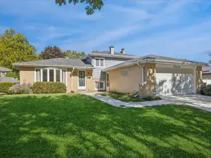 1523 Stewart Drive Darien IL 60561 MLS #MRD12494052 50 broker reciprocity