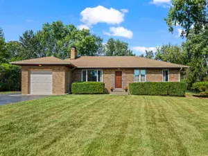 9 Willowbend Court Bloomington IL 61705 MLS #MRD12470927 54 broker reciprocity