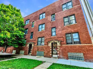 1225 W Lunt Avenue #2B Chicago IL 60626 MLS #MRD12458047 60 broker reciprocity