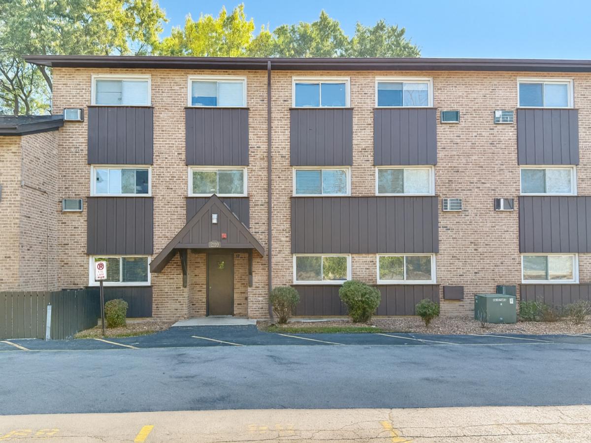 2209 Arbor Circle #6 Downers Grove IL 60515 MLS #MRD12490885 45 MLS #MRD12490885 image #0