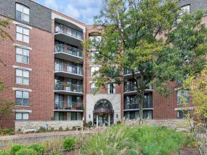 6420 Double Eagle Drive #610 Woodridge IL 60517 MLS #MRD12501477 64 broker reciprocity