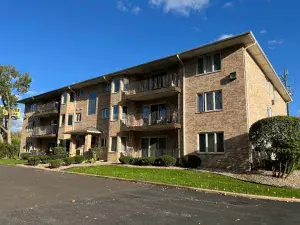8556 W 102nd Terrace #5-315 Palos Hills IL 60465 MLS #MRD12493615 58 broker reciprocity