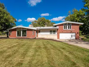 145 S York Street #404 Elmhurst IL 60126 MLS #MRD12497819 56 broker reciprocity