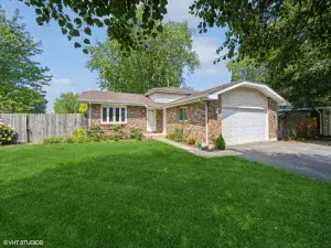 3 Scarsdale Road Montgomery IL 60538 MLS #MRD12444275 54 broker reciprocity