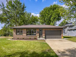 6915 Hawthorne Lane Hanover Park IL 60133 MLS #MRD12497247 50 broker reciprocity