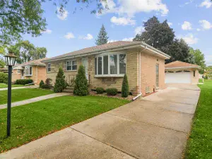 949 Millcreek Circle Elgin IL 60123 MLS #MRD12500693 52 broker reciprocity