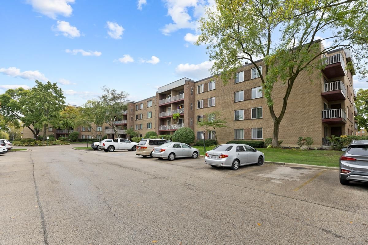 945 E Kenilworth Avenue #312 Palatine IL 60074 MLS #MRD12492135 45 MLS #MRD12492135 image #0