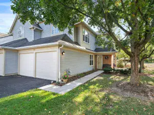 125 CLEVELAND Court #M2 Schaumburg IL 60193 MLS #MRD12451844 52 broker reciprocity