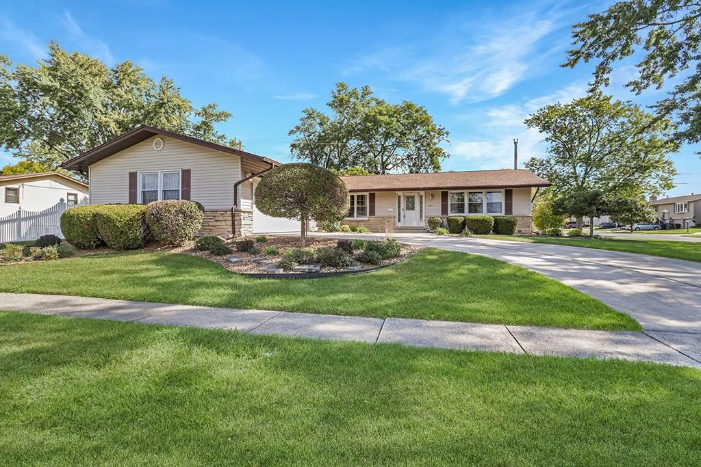 6066 Forestview Drive Oak Forest IL 60452 MLS #MRD12492407 45 MLS #MRD12492407 image #0