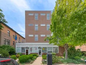5447 W Lawrence Avenue #301 Chicago IL 60630 MLS #MRD12460137 64 broker reciprocity