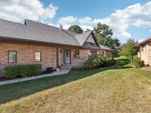 216 WHITEWOOD Drive Streamwood IL 60107 MLS #MRD12498663 62 broker reciprocity