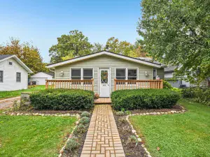 4627 Custer Avenue Lyons IL 60534 MLS #MRD12463811 60 broker reciprocity