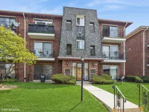 2921 S Michigan Avenue #202 Chicago IL 60616 MLS #MRD12469310 50 broker reciprocity