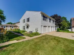 900 N Lakeside Drive #1A Vernon Hills IL 60061 MLS #MRD12495805 64 broker reciprocity