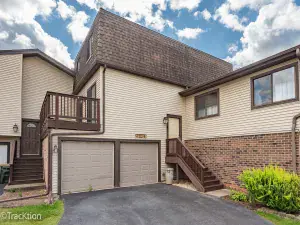 1489 Woodcutter Lane #A Wheaton IL 60189 MLS #MRD12463022 46 broker reciprocity