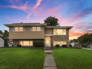 16920 Glen Oaks Drive Country Club Hills IL 60478 MLS #MRD12501357 60 broker reciprocity