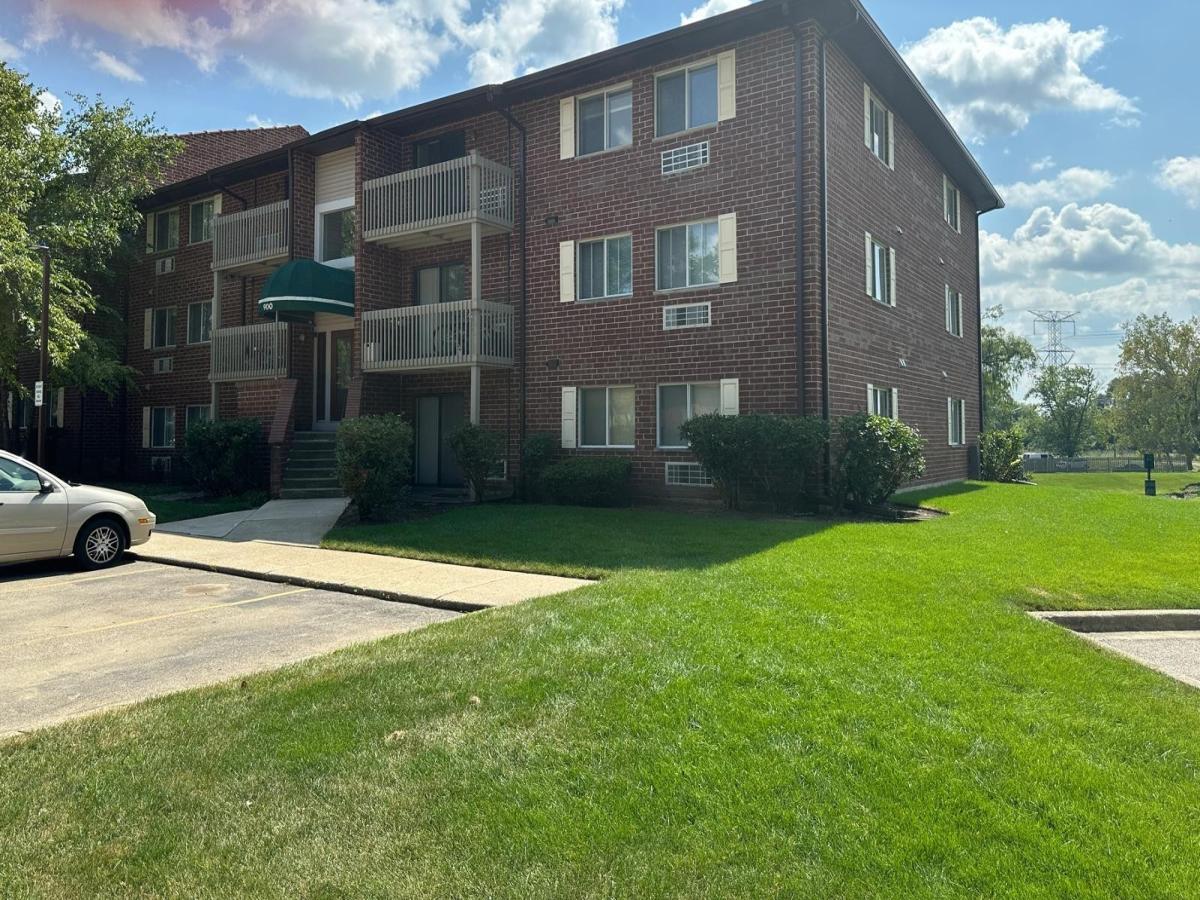 900 N Lakeside Drive #1A Vernon Hills IL 60061 MLS #MRD12495805 45 MLS #MRD12495805 image #0