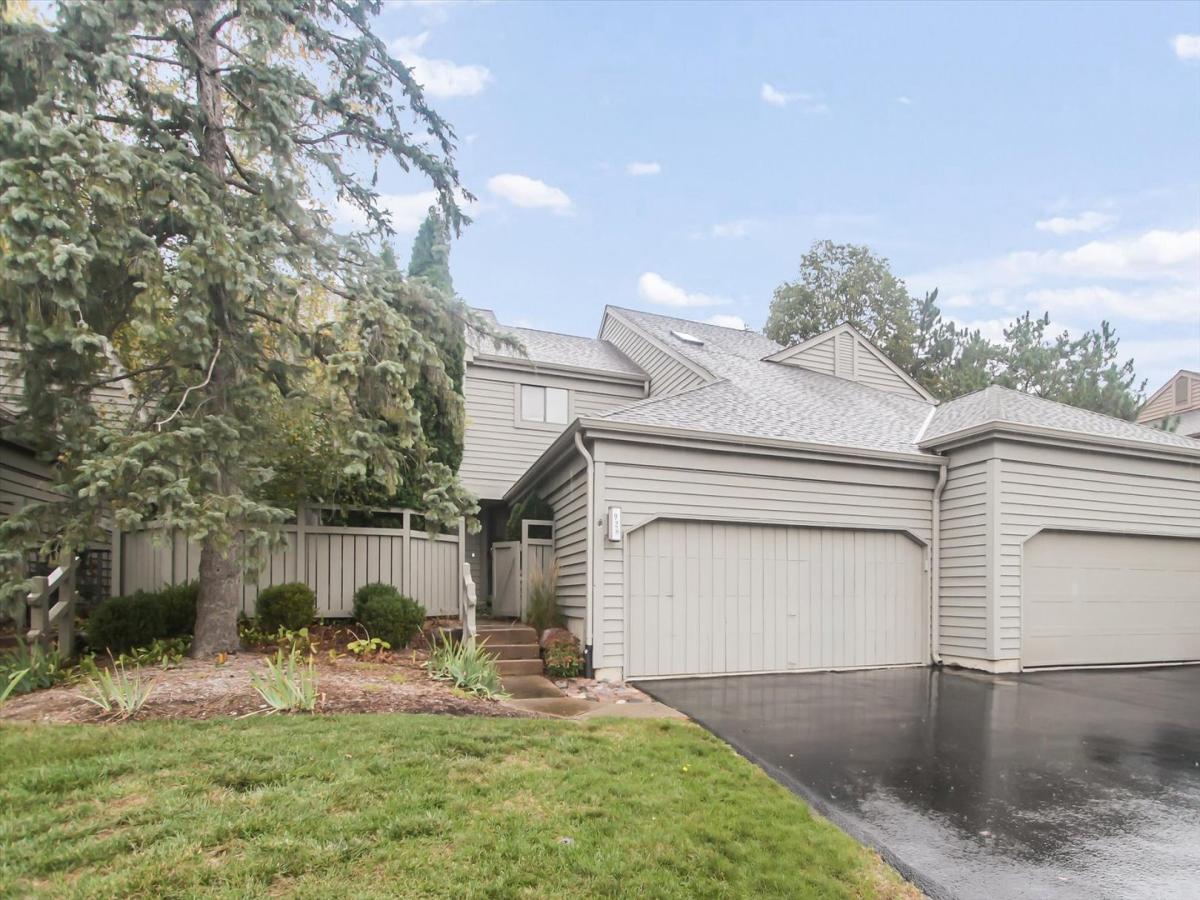 928 LONGMEADOW Court #1016 Barrington IL 60010 MLS #MRD12495870 45 MLS #MRD12495870 image #0