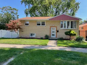 2205 W Highland Avenue #2N Chicago IL 60659 MLS #MRD12499955 56 broker reciprocity