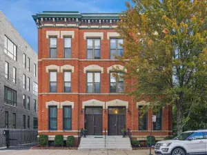 3015 N Southport Avenue #2E Chicago IL 60657 MLS #MRD12475650 60 broker reciprocity