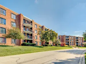 945 E Kenilworth Avenue #318 Palatine IL 60074 MLS #MRD12477619 60 broker reciprocity