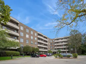 5447 W Lawrence Avenue #301 Chicago IL 60630 MLS #MRD12460137 62 broker reciprocity
