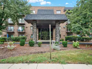239 N Mill Road #403-A Addison IL 60101 MLS #MRD12503022 54 broker reciprocity