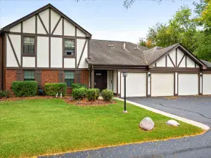 751 S DWYER Avenue #F Arlington Heights IL 60005 MLS #MRD12470946 50 broker reciprocity