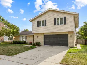 5711 Ring Court Hanover Park IL 60133 MLS #MRD12381700 50 broker reciprocity