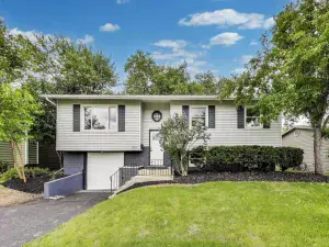 216 WHITEWOOD Drive Streamwood IL 60107 MLS #MRD12498663 50 broker reciprocity