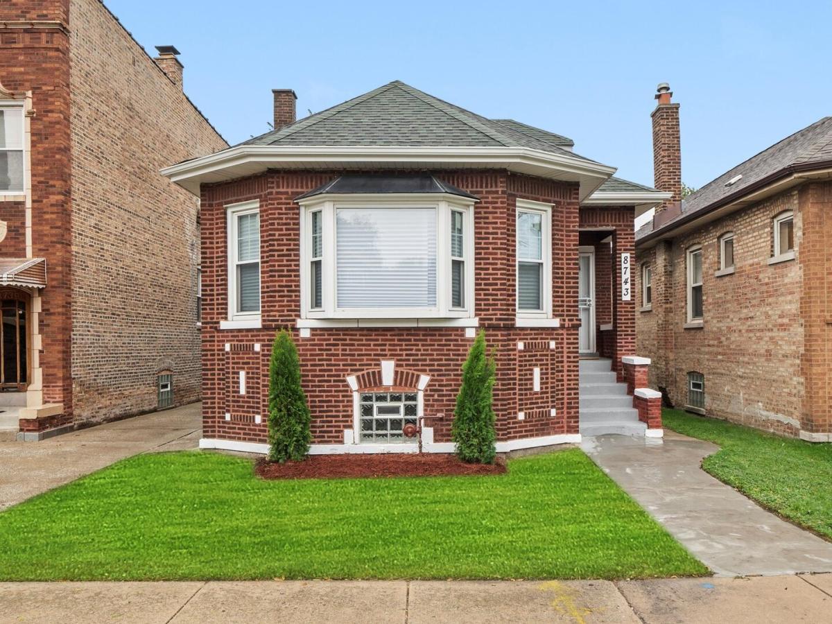 8743 S Kingston Avenue Chicago IL 60617 MLS #MRD12497848 45 MLS #MRD12497848 image #0