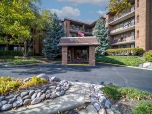51 Old Oak Drive #414 Buffalo Grove IL 60089 MLS #MRD12498683 45 MLS #MRD12498683 image #0
