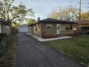 18446 Glen Oak Avenue Lansing IL 60438 MLS #MRD12484452 60 broker reciprocity