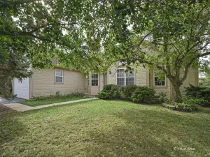 1426 Kings Road Carpentersville IL 60110 MLS #MRD12497797 50 broker reciprocity