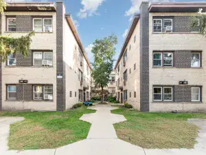 1225 W Lunt Avenue #2B Chicago IL 60626 MLS #MRD12458047 50 broker reciprocity