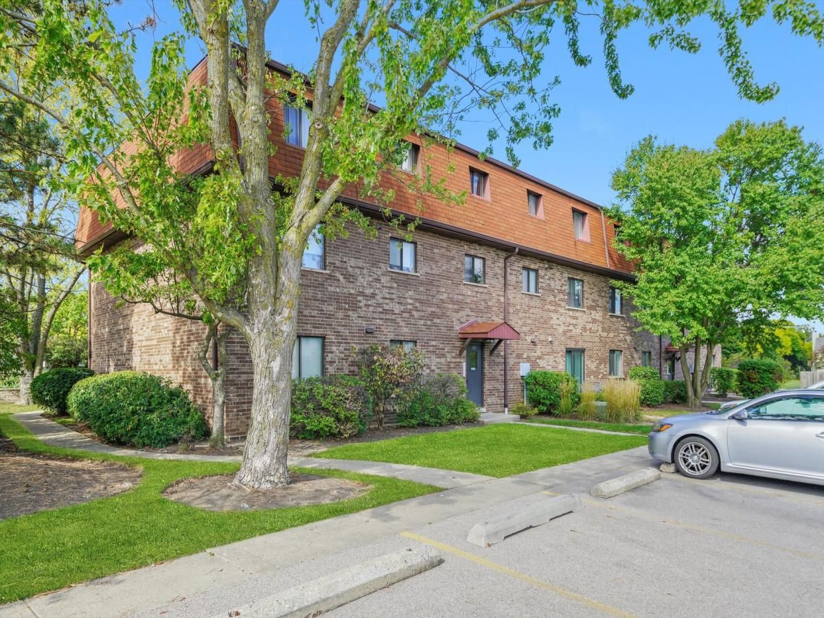 195 W Brandon Court #A33 Palatine IL 60067 MLS #MRD12498919 45 MLS #MRD12498919 image #0