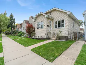 8949 S Elizabeth Street Chicago IL 60620 MLS #MRD12486464 60 broker reciprocity