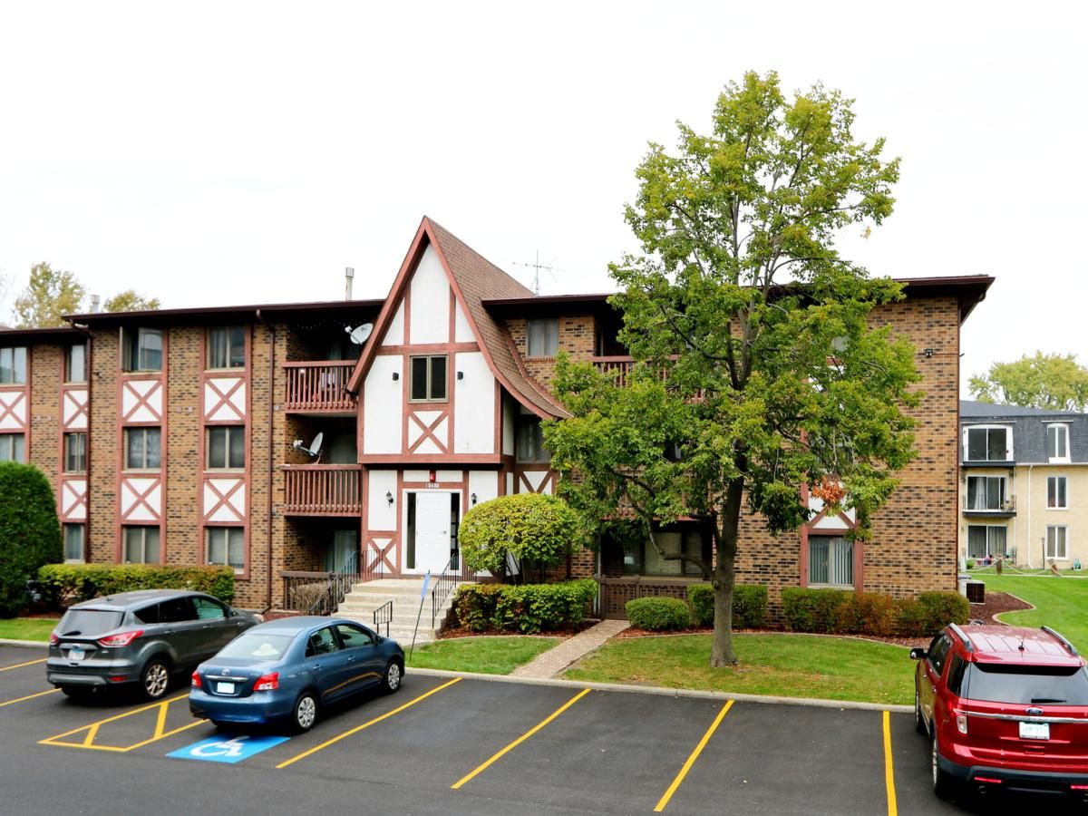 10400 Circle S Drive #102 Oak Lawn IL 60453 MLS #MRD12499048 45 MLS #MRD12499048 image #0