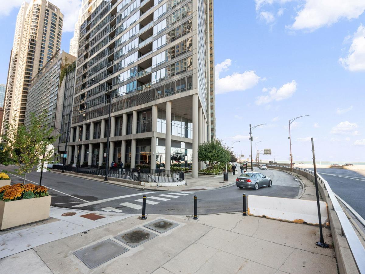600 N Lake Shore Drive #3701 Chicago IL 60611 MLS #MRD12499216 45 MLS #MRD12499216 image #0