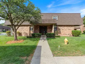 8473 Archer Avenue #204 Willow Springs IL 60480 MLS #MRD12388161 60 broker reciprocity