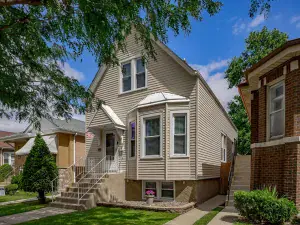 6448 S Oakley Avenue Chicago IL 60636 MLS #MRD12434737 60 broker reciprocity