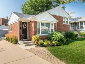 8849 Mcvicker Avenue Morton Grove IL 60053 MLS #MRD12489119 46 broker reciprocity