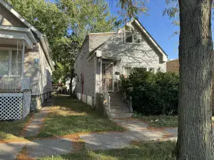 2808 E 93rd Street Chicago IL 60617 MLS #MRD12303401 50 broker reciprocity