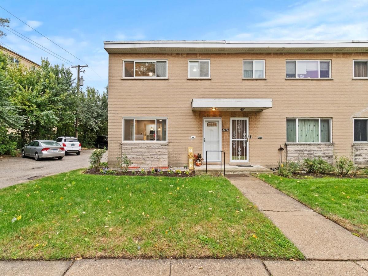 7249 N CAMPBELL Avenue #B Chicago IL 60645 MLS #MRD12500223 45 MLS #MRD12500223 image #0