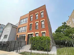 3746 N Whipple Street #2 Chicago IL 60618 MLS #MRD12504393 56 broker reciprocity