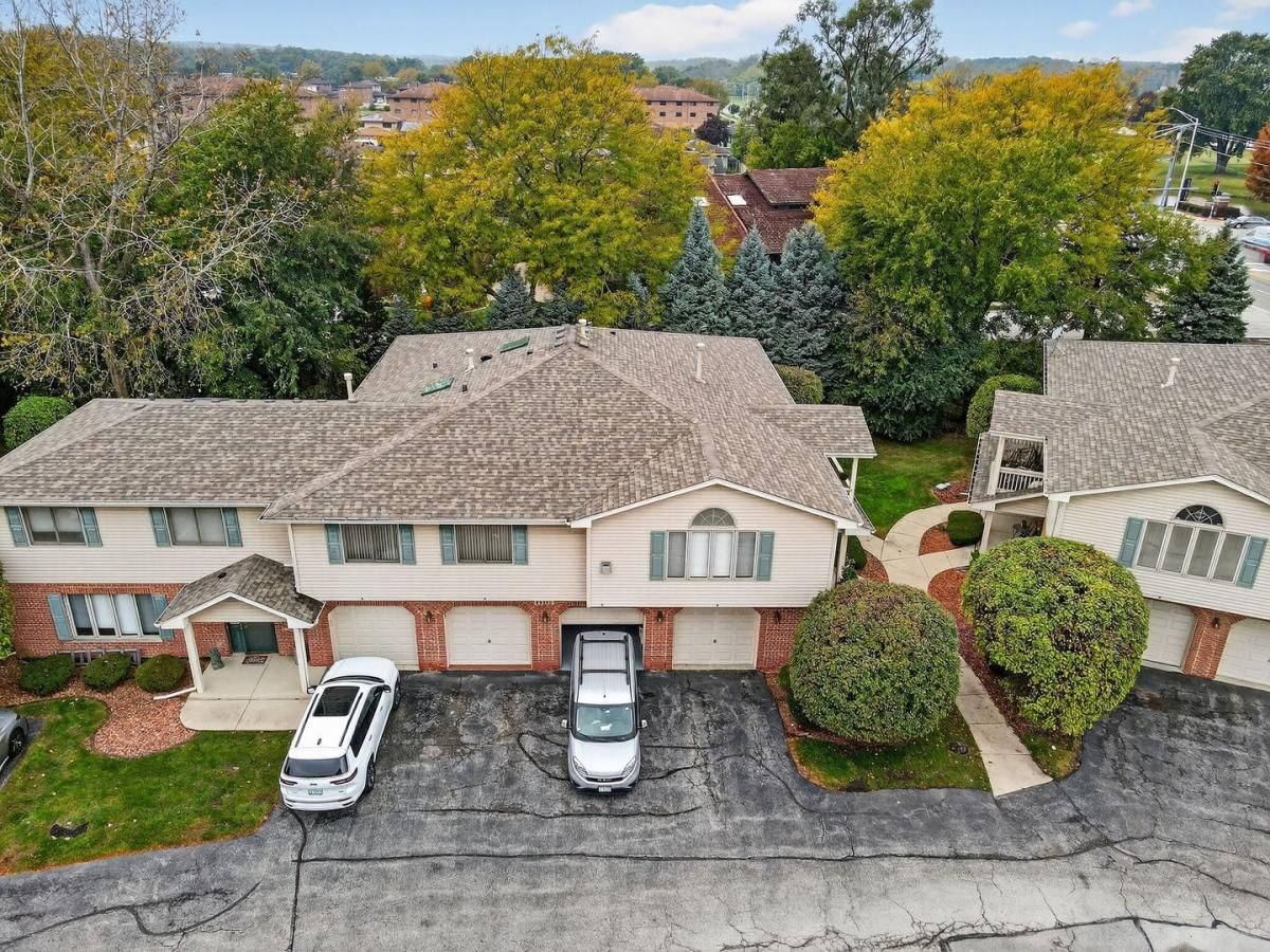 11104 W Cove Circle #2B Palos Hills IL 60465 MLS #MRD12501290 45 MLS #MRD12501290 image #0