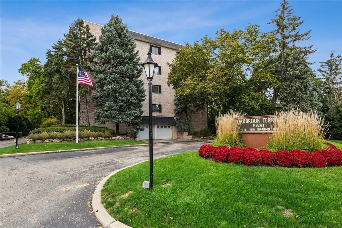 1S150 SPRING Road #4L Oakbrook Terrace IL 60181 MLS #MRD12501748 45 MLS #MRD12501748 image #0