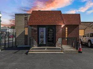 3048 W 63rd Street Chicago IL 60629 MLS #MRD12133959 30 broker reciprocity